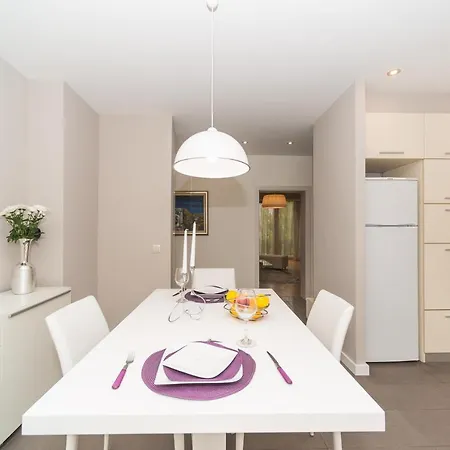 Near To The Center-spacious,modern, Cozy Apartment *
