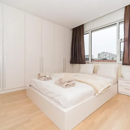 Near To The Center-spacious,modern, Cozy Apartment