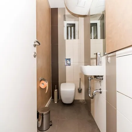 Near To The Center-spacious,modern, Cozy Apartment *