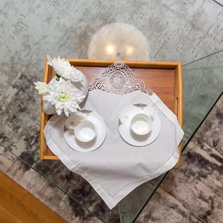 Near To The Center-spacious,modern, Cozy Apartment *