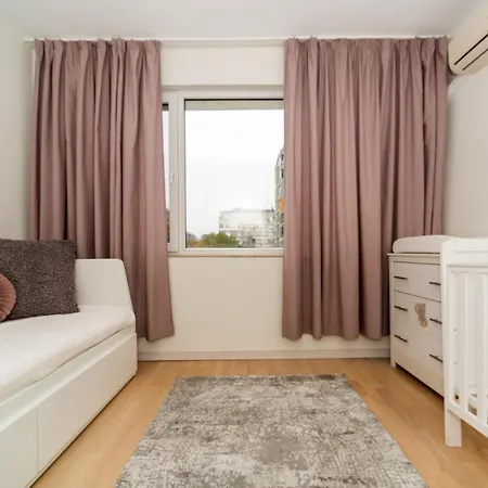 شقة Near To The Center-spacious,modern, Cozy *