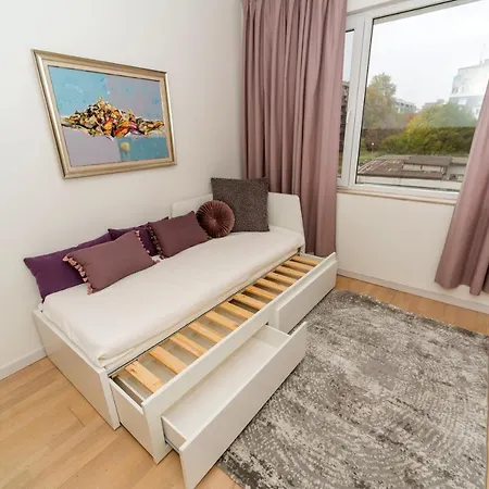 Near To The Center-spacious,modern, Cozy بلوفديف